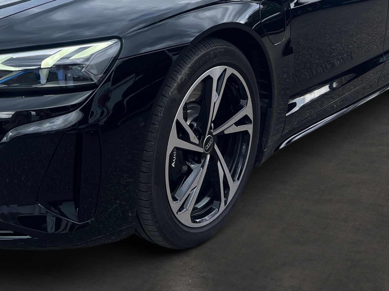 Fahrzeugabbildung Audi RS e-tron GT Pano-Glasdach Laser-LED ACC 360 B&O