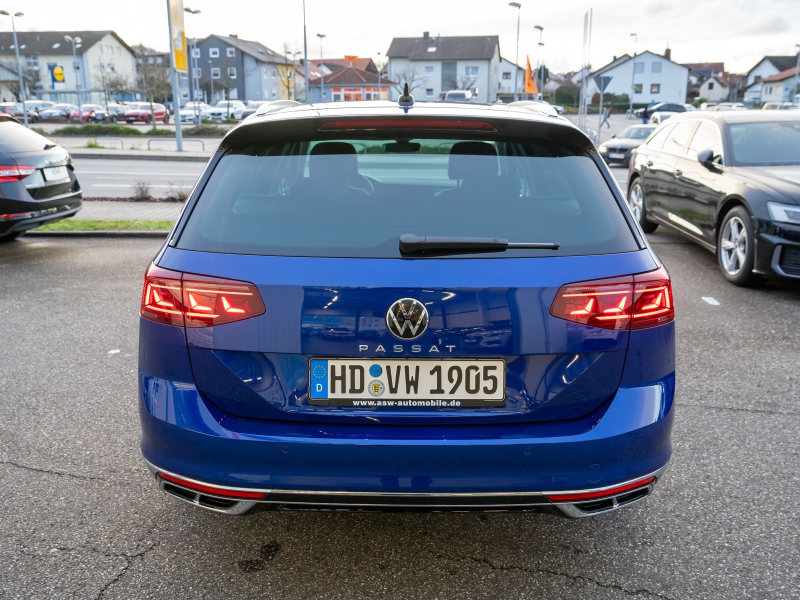Fahrzeugabbildung Volkswagen Passat Variant Elegance 2.0 TDI DSG R-Line AHK