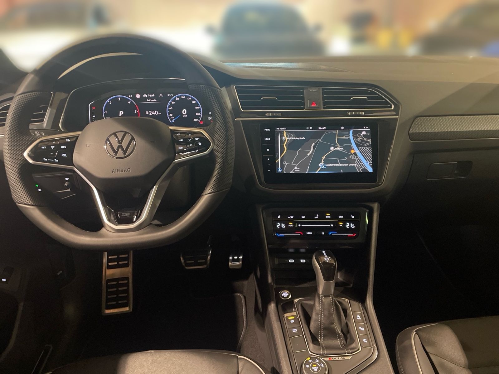 Fahrzeugabbildung Volkswagen Tiguan R-Line 2,0 l TDI 4M IQ-DRIVE NAVI SHZ