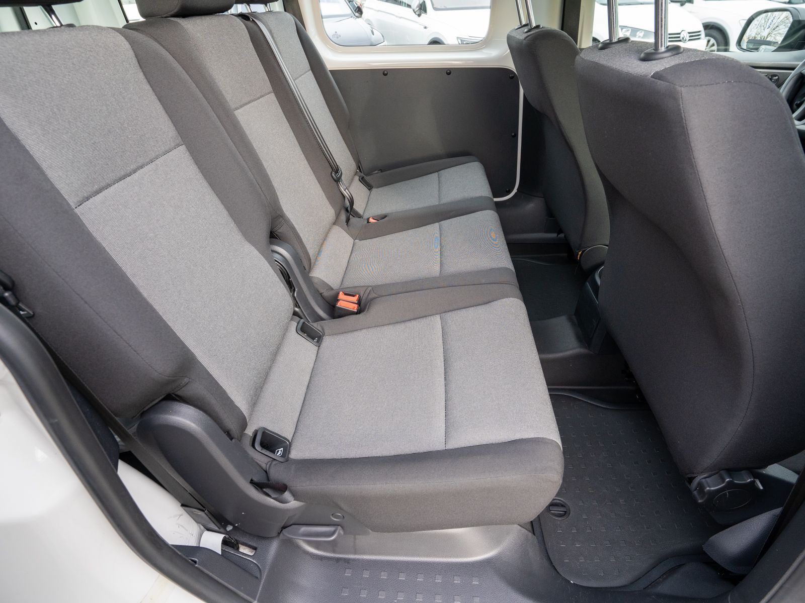 Fahrzeugabbildung Volkswagen Caddy Kombi 1.0 TSI Park Assist Bluetooth FSE