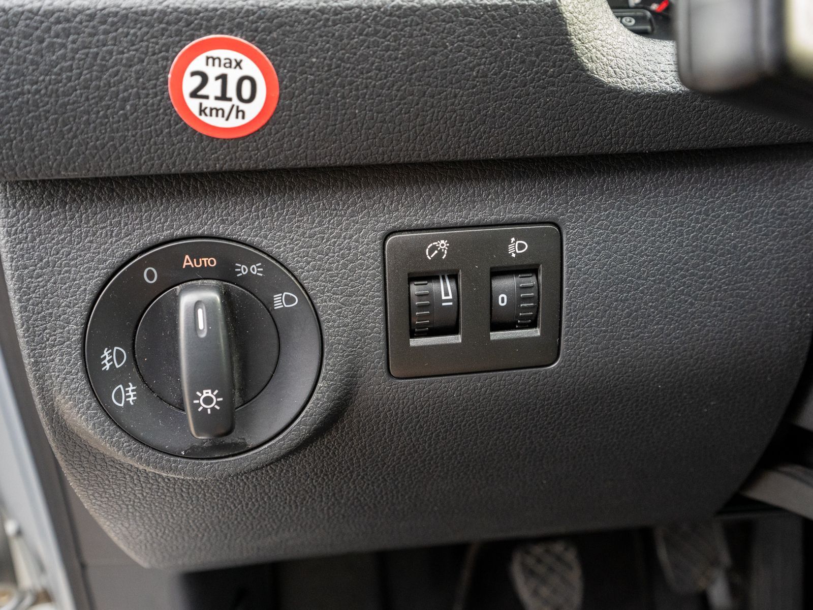 Fahrzeugabbildung Volkswagen Caddy Kombi 2.0 TDI Klimaanlage Sitzheizung PDC