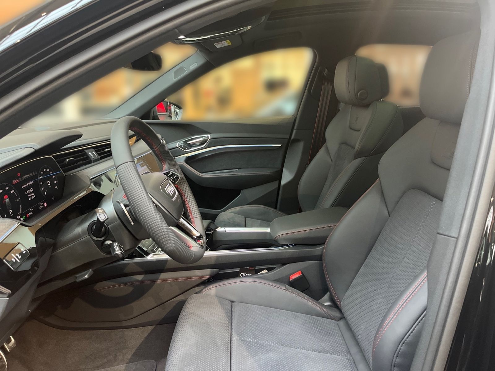 Fahrzeugabbildung Audi Q8 Sportback S-line 55 e-tron quattro 300 kW