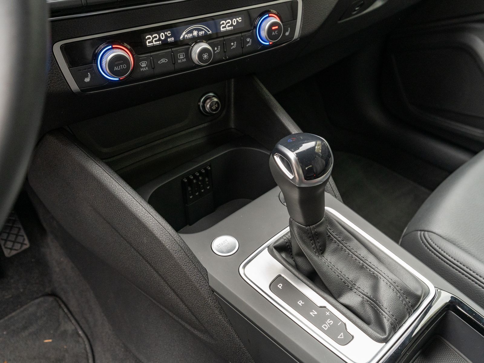 Fahrzeugabbildung Audi Q2 advanced 35TFSI Stroni NAVI LED RFK ACC LEDER