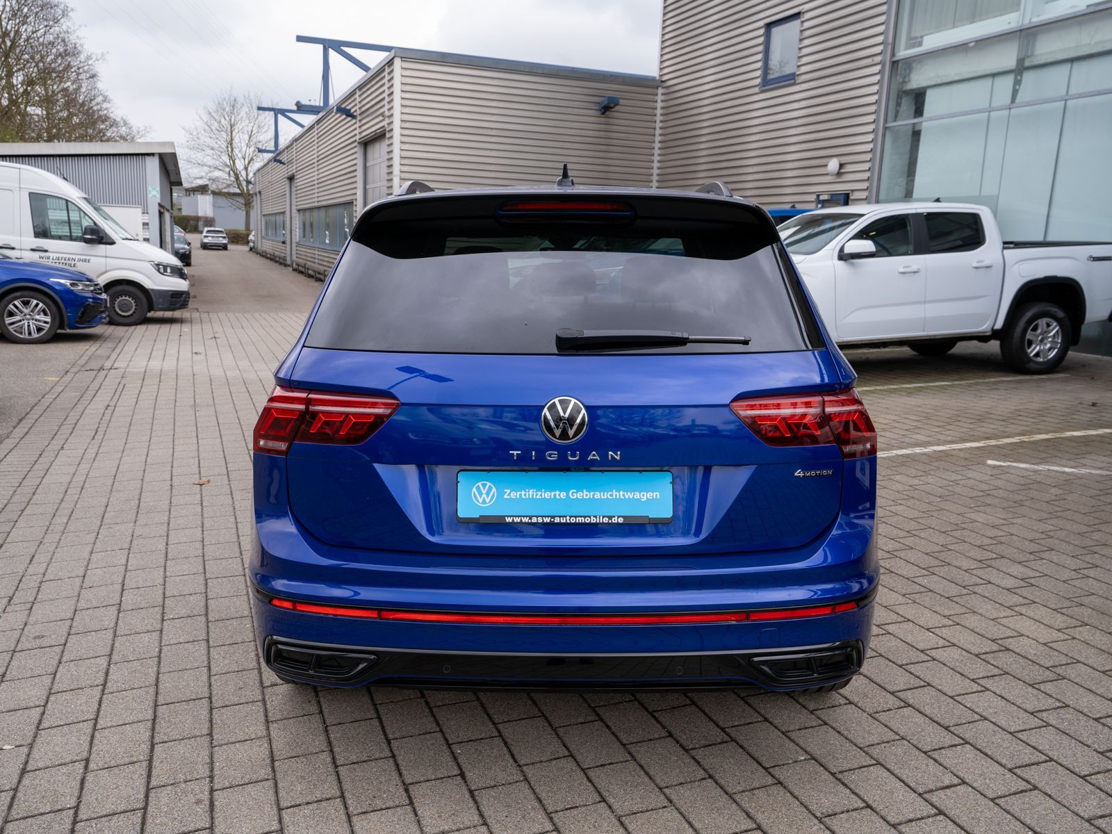 Fahrzeugabbildung Volkswagen Tiguan R-Line 4M 2.0TDI DSG Head-up AHK RFK PANO