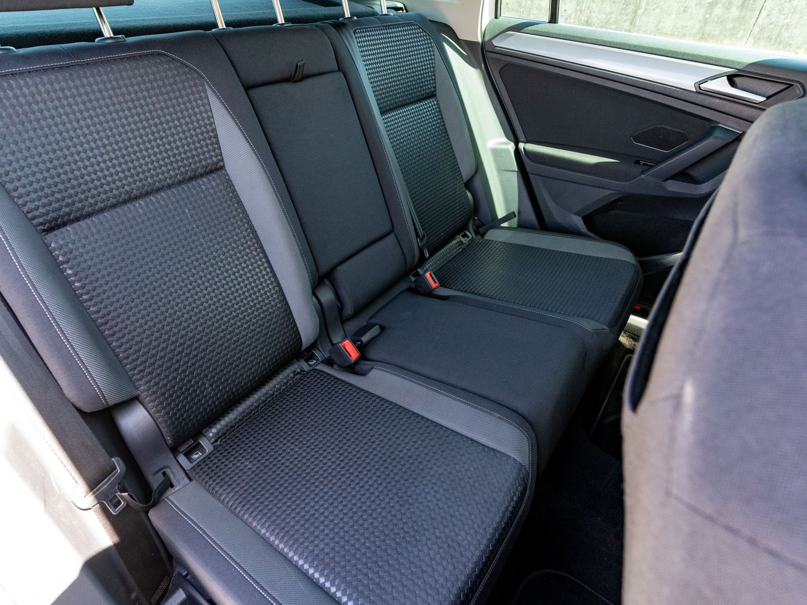 Fahrzeugabbildung Volkswagen Tiguan Active 1.5 TSI DSG LED Navi SHZ RFK