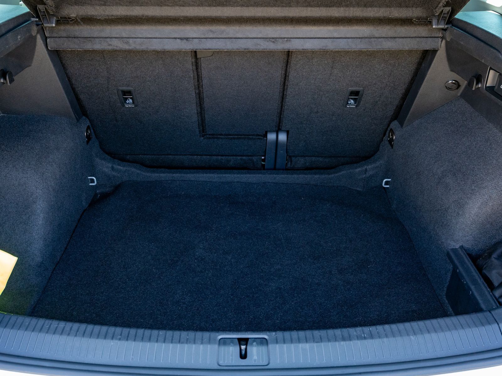 Fahrzeugabbildung Volkswagen Tiguan Active 1.5 TSI DSG LED Navi SHZ RFK