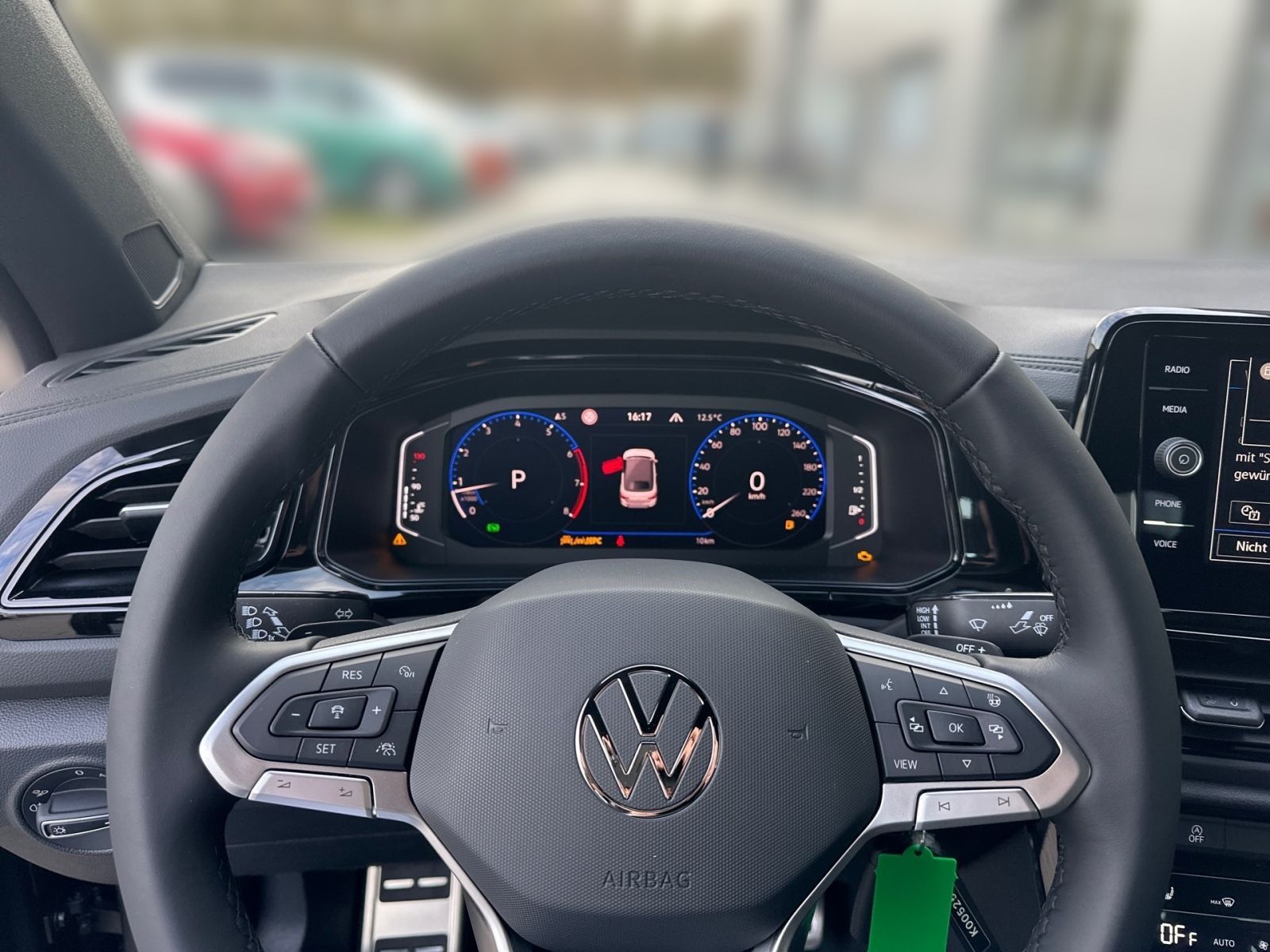 Fahrzeugabbildung Volkswagen T-Roc Cabriolet R-Line 1.5 l TSI OPF SHZ RFK ACC