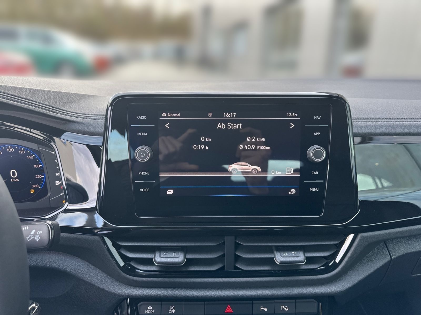 Fahrzeugabbildung Volkswagen T-Roc Cabriolet R-Line 1.5 l TSI OPF SHZ RFK ACC