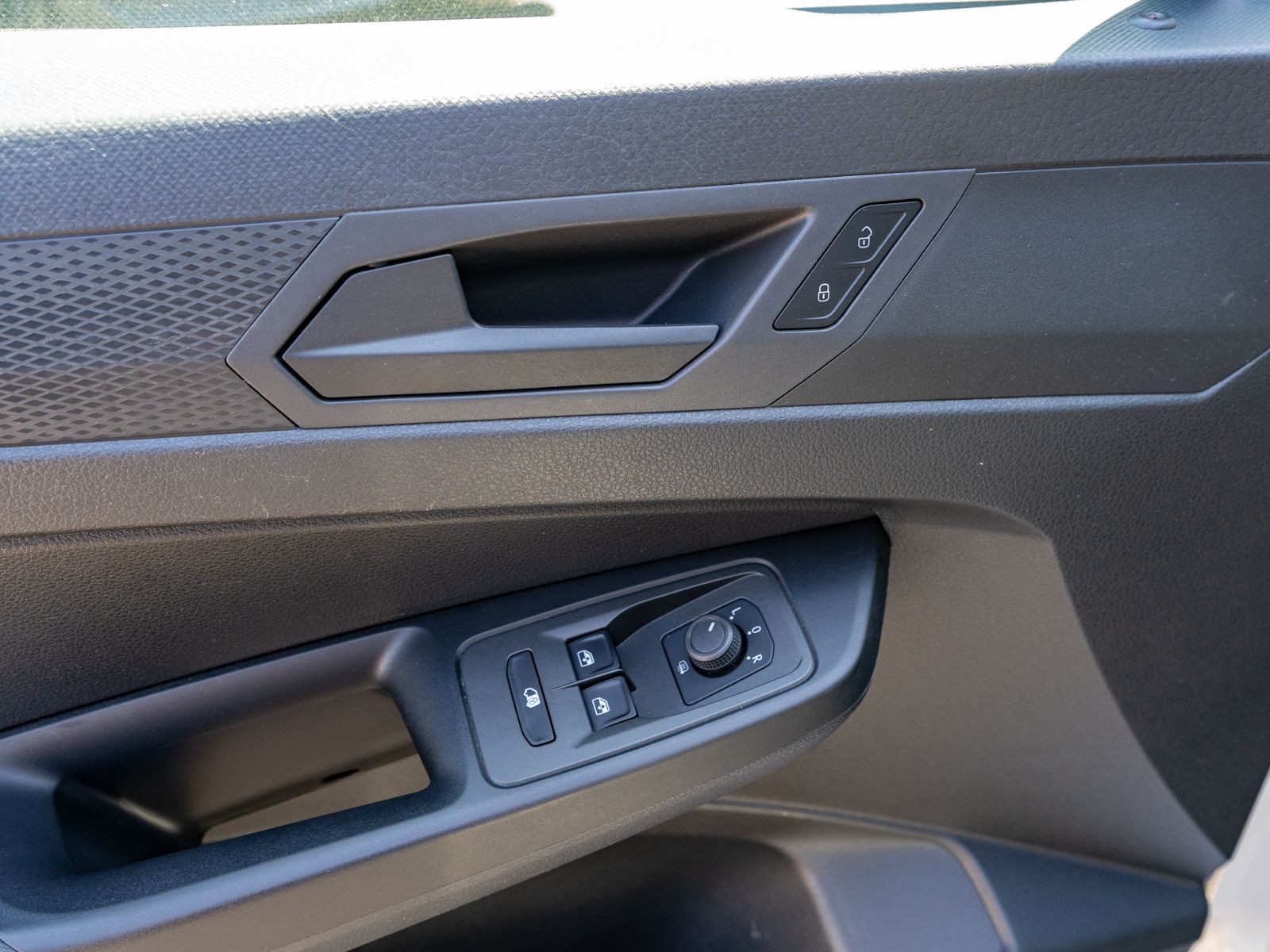 Fahrzeugabbildung Volkswagen Caddy Cargo 1.5TSI DSG Navi PDC RFK SHZ GRA