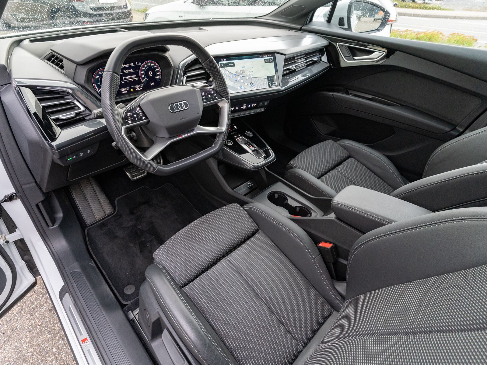 Fahrzeugabbildung Audi Q4 50 e-tron S line quattro NAVI MATRIX PANO RFK