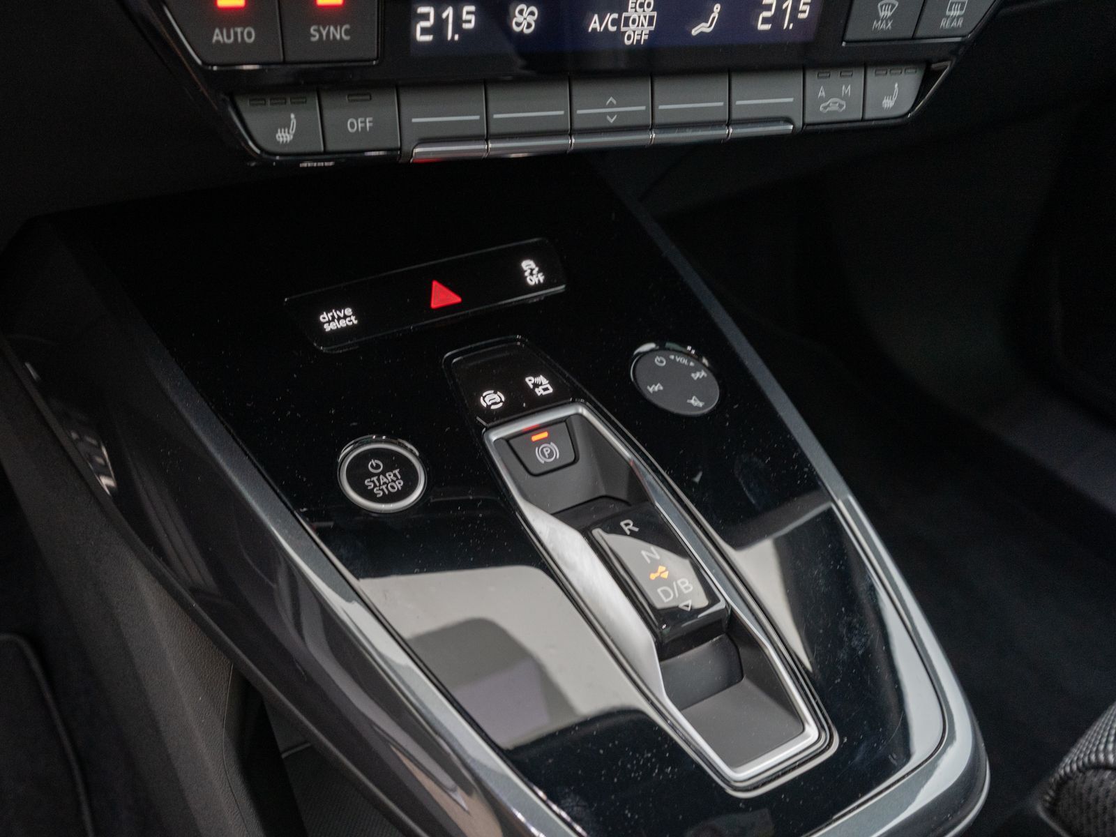 Fahrzeugabbildung Audi Q4 50 e-tron S line quattro NAVI MATRIX PANO RFK