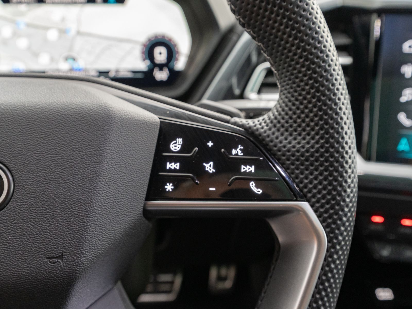 Fahrzeugabbildung Audi Q4 50 e-tron S line quattro NAVI MATRIX PANO RFK