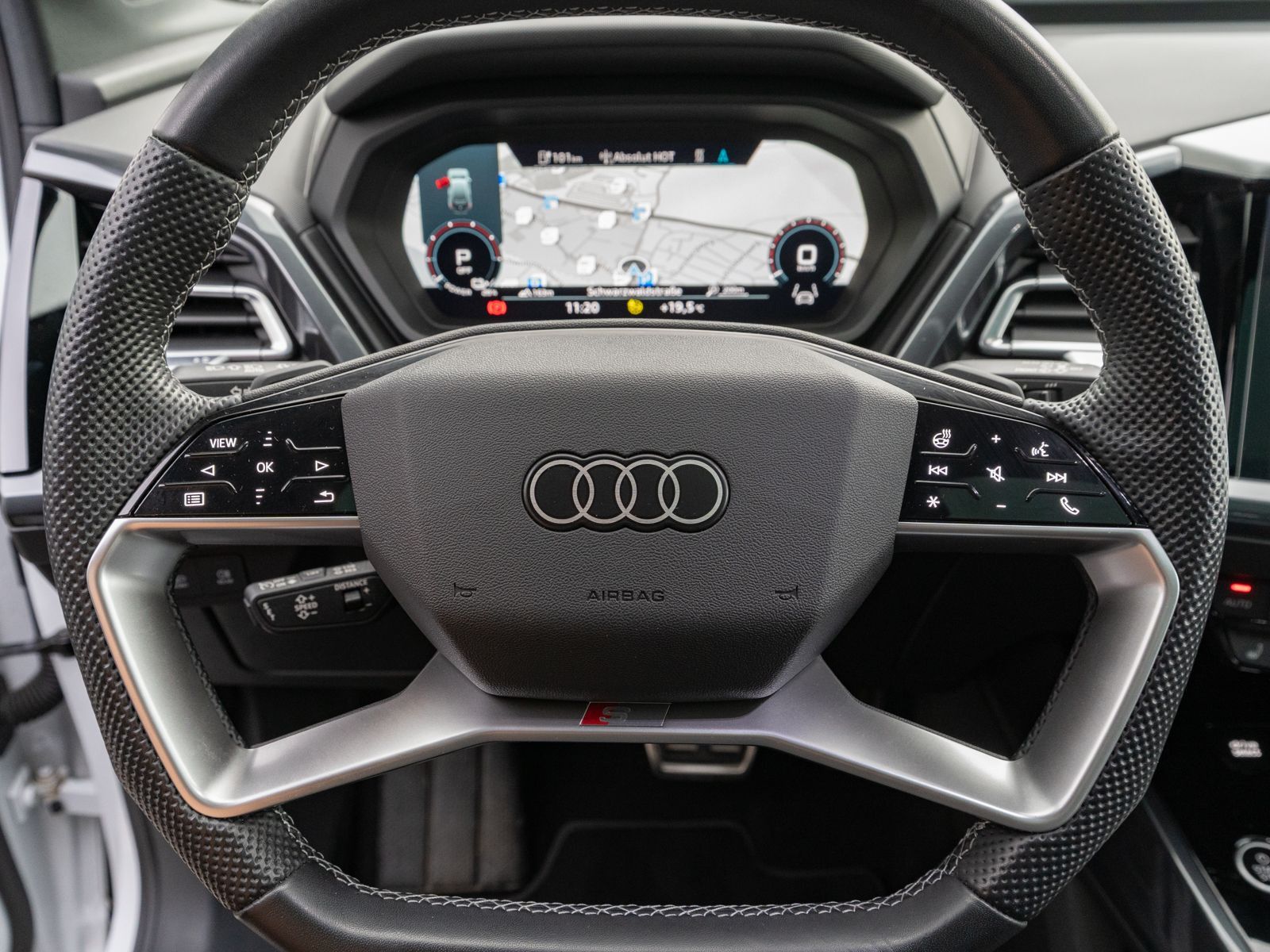Fahrzeugabbildung Audi Q4 50 e-tron S line quattro NAVI MATRIX PANO RFK