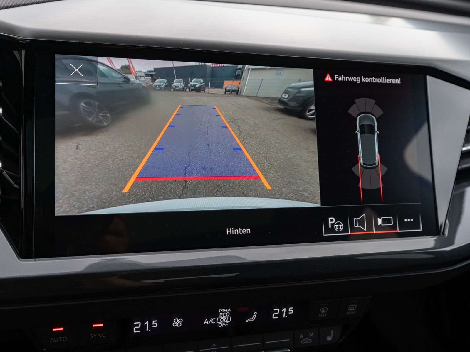 Fahrzeugabbildung Audi Q4 50 e-tron S line quattro NAVI MATRIX PANO RFK
