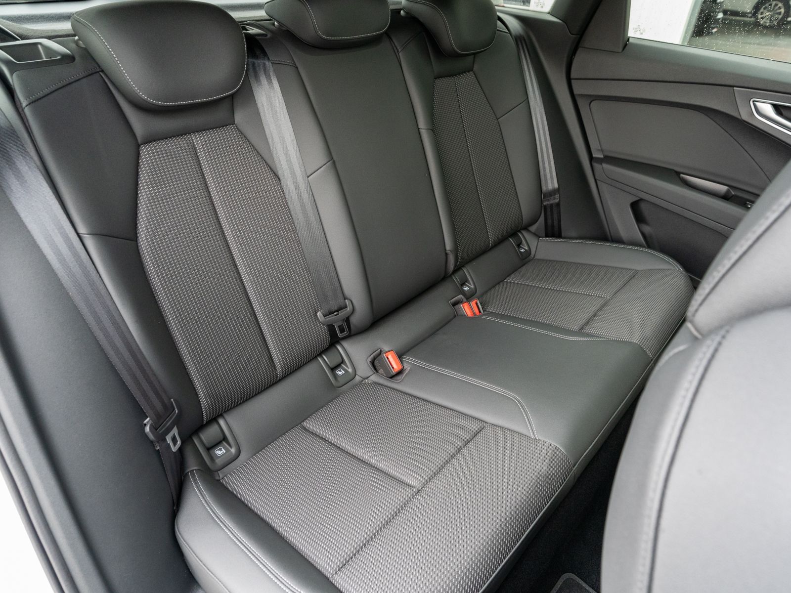 Fahrzeugabbildung Audi Q4 50 e-tron S line quattro NAVI MATRIX PANO RFK