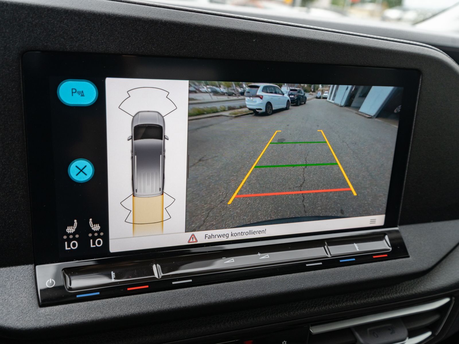 Fahrzeugabbildung Volkswagen Caddy Maxi Life 2.0TDI DSG LED Navi RFK Carplay