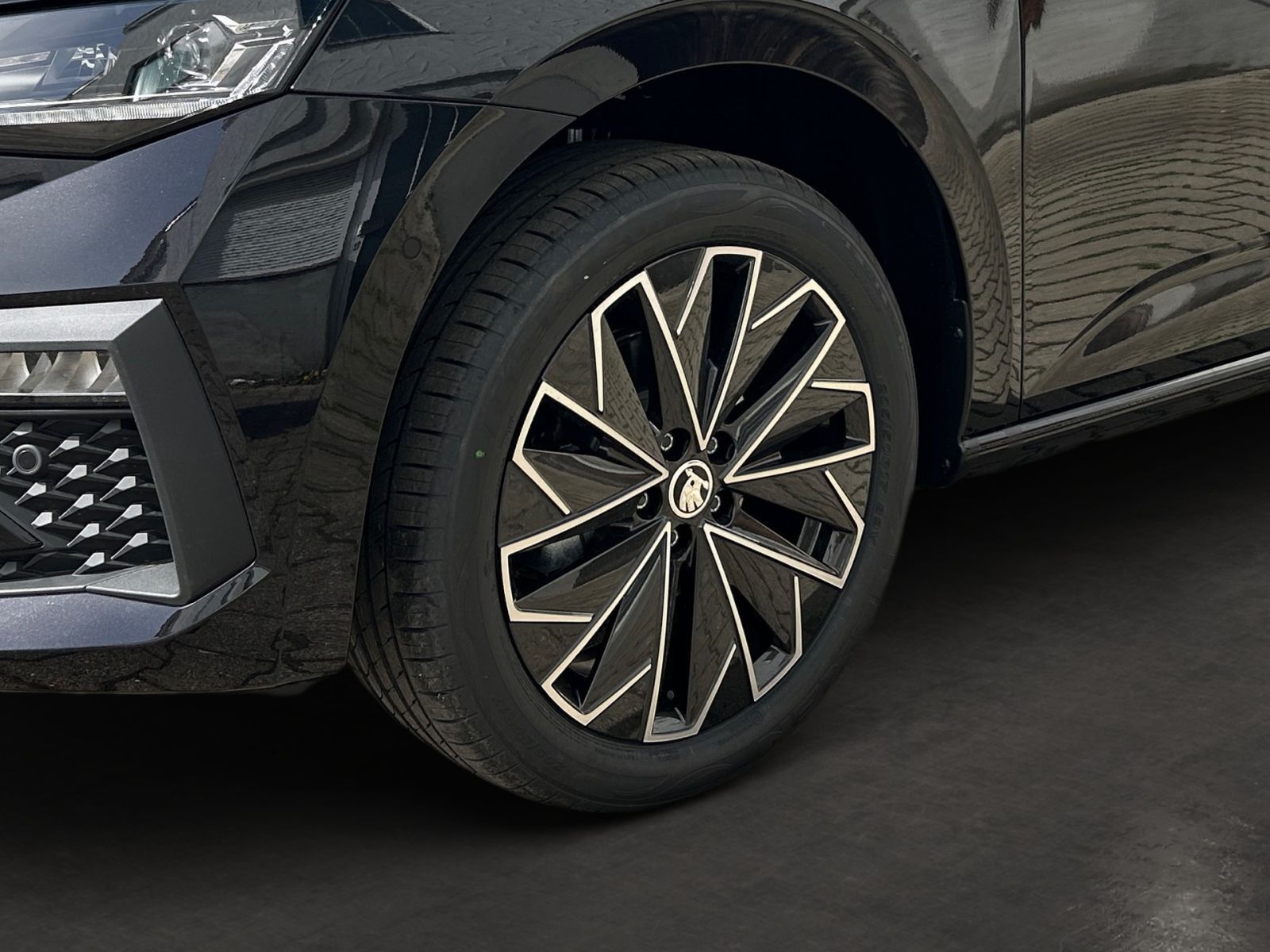 Fahrzeugabbildung SKODA Scala Drive 1,0TSI 115PS DSG Kamera PDC ACC AHK