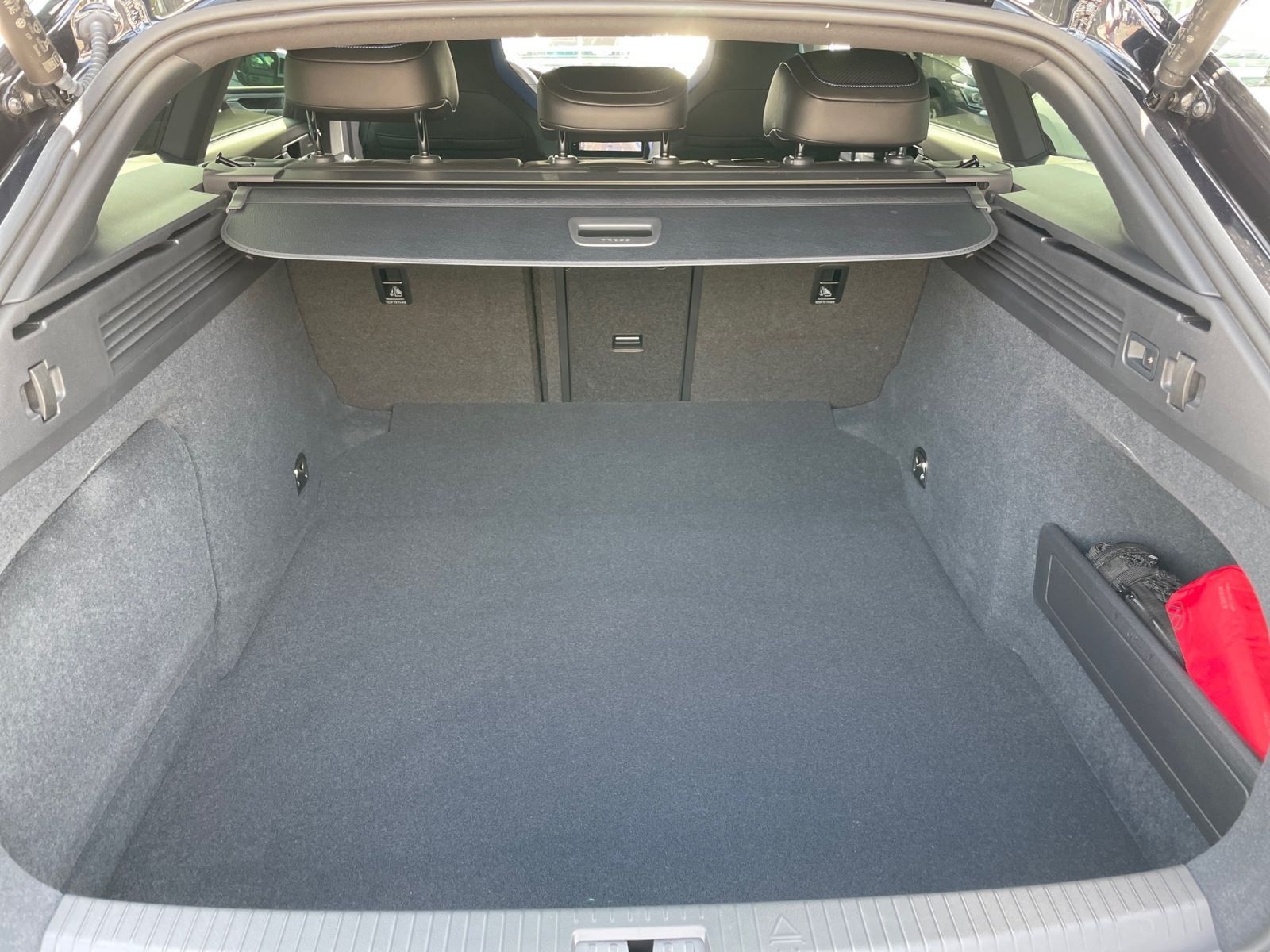 Fahrzeugabbildung Volkswagen Arteon Shooting Brake R 2.0TSI 4M DSG 360° AHK