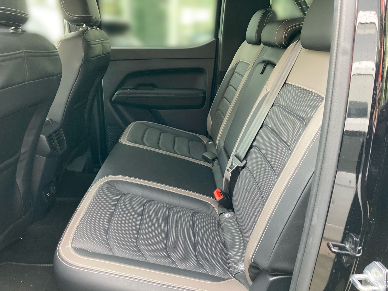 Fahrzeugabbildung Volkswagen Amarok Aventura DC 177 kW 3.0 TDI 4M NAVI ACC