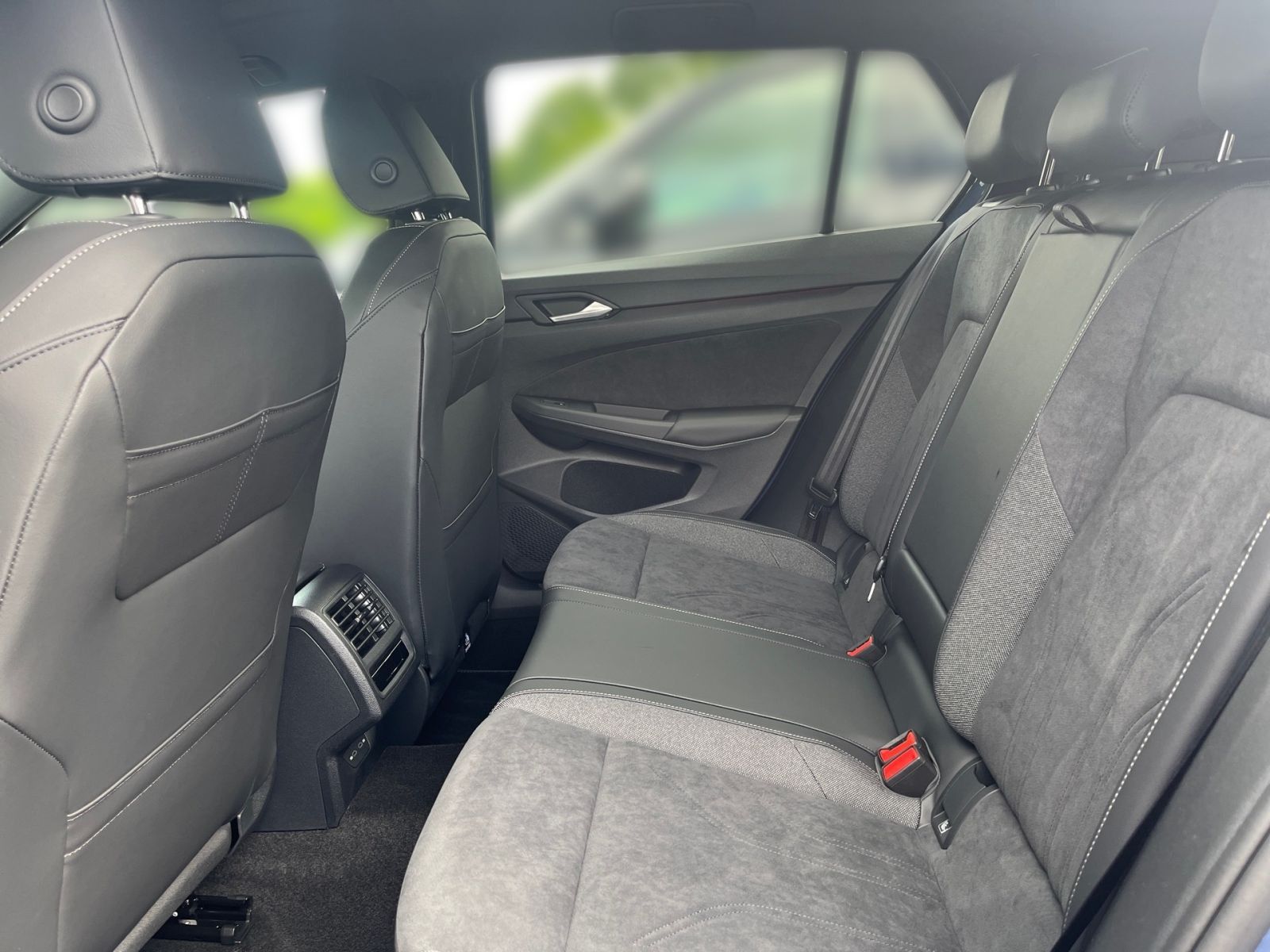 Fahrzeugabbildung Volkswagen Golf Style 1,5l eTSI OPF DSG - neues Modell