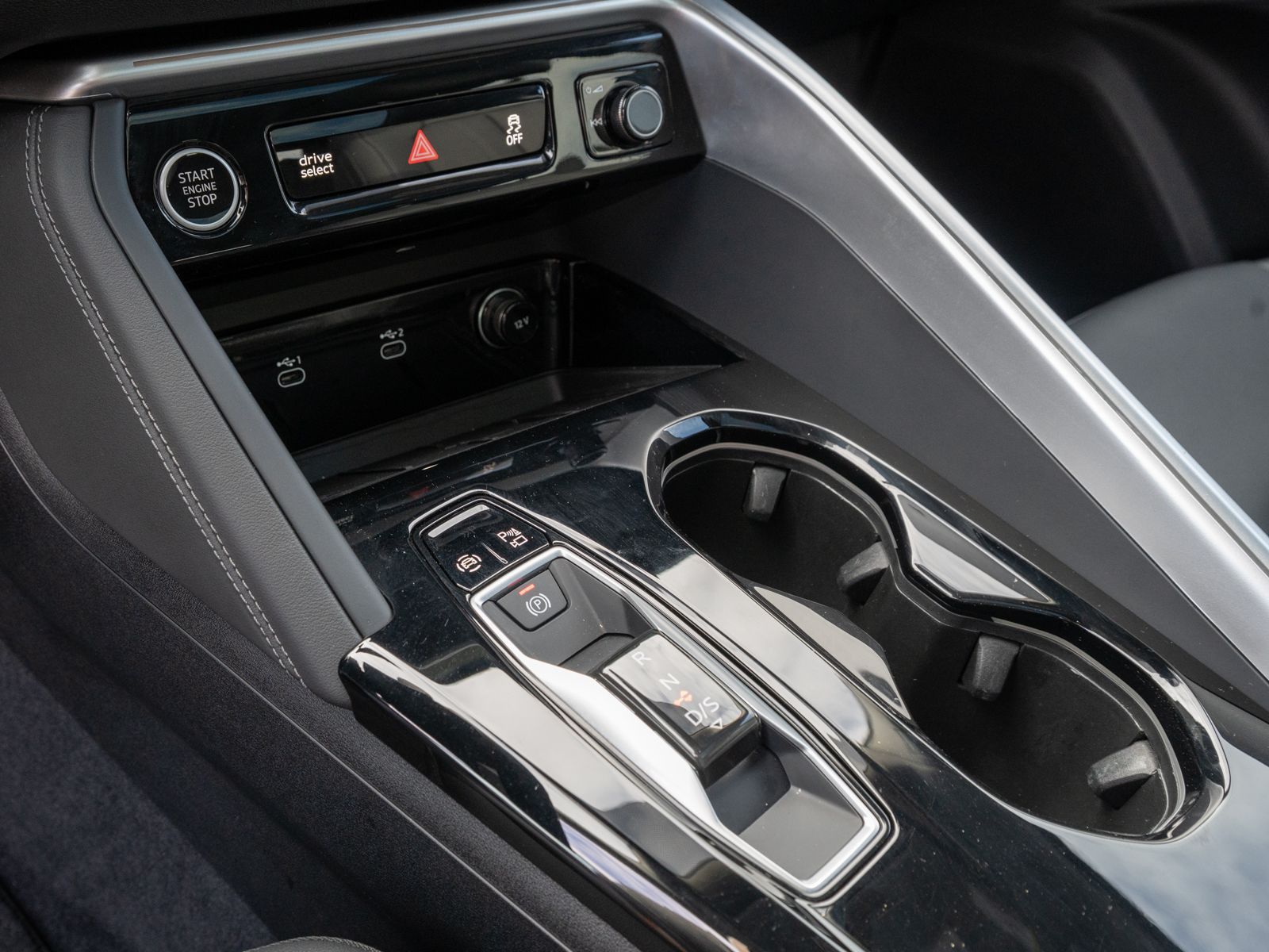 Fahrzeugabbildung Audi Q5 SUV TDI quattro Stronic LED Navi RFK PANO AHK