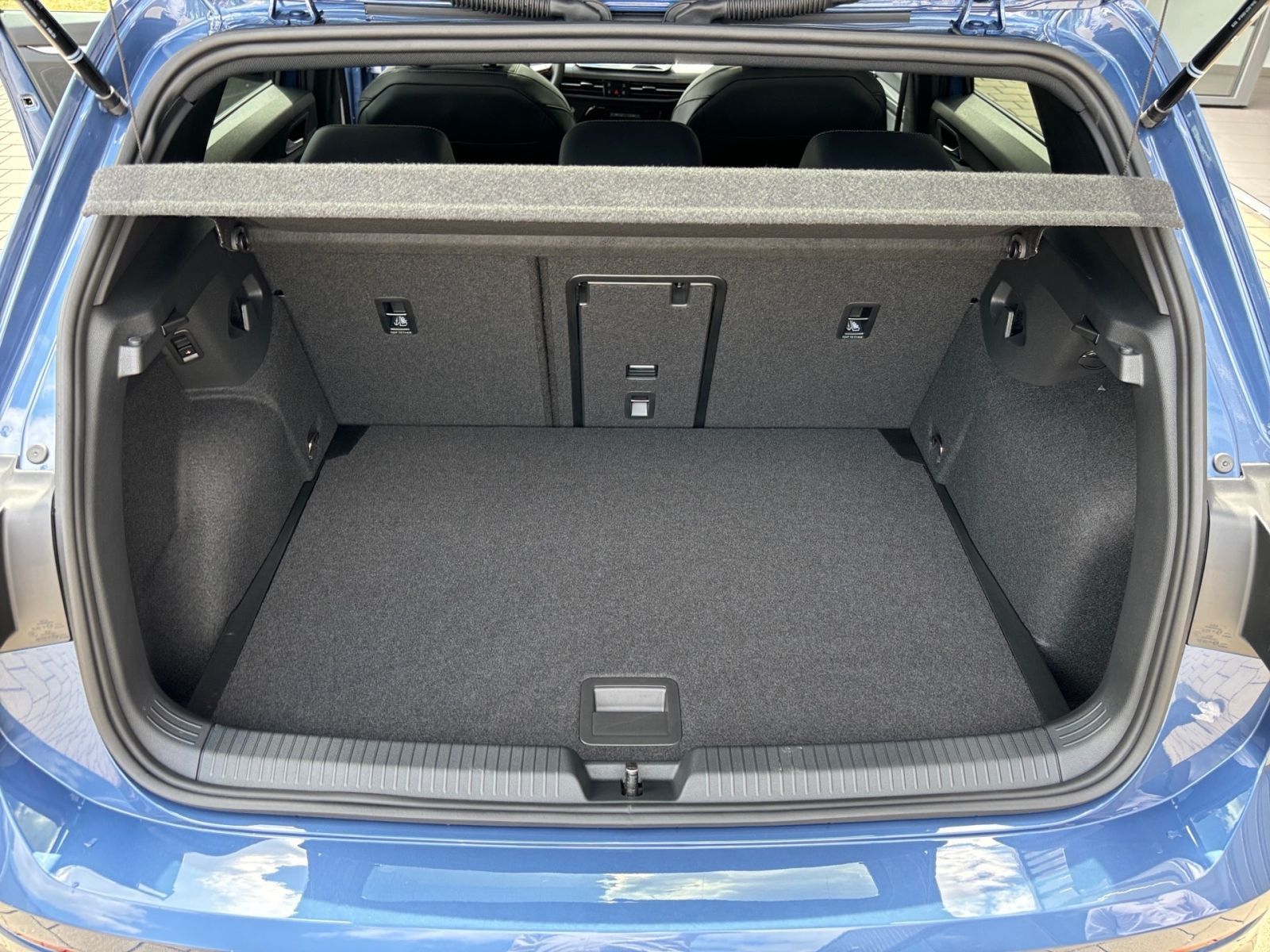 Fahrzeugabbildung Volkswagen Golf Style Edition 50 1.5l eTSI 150 PS DSG