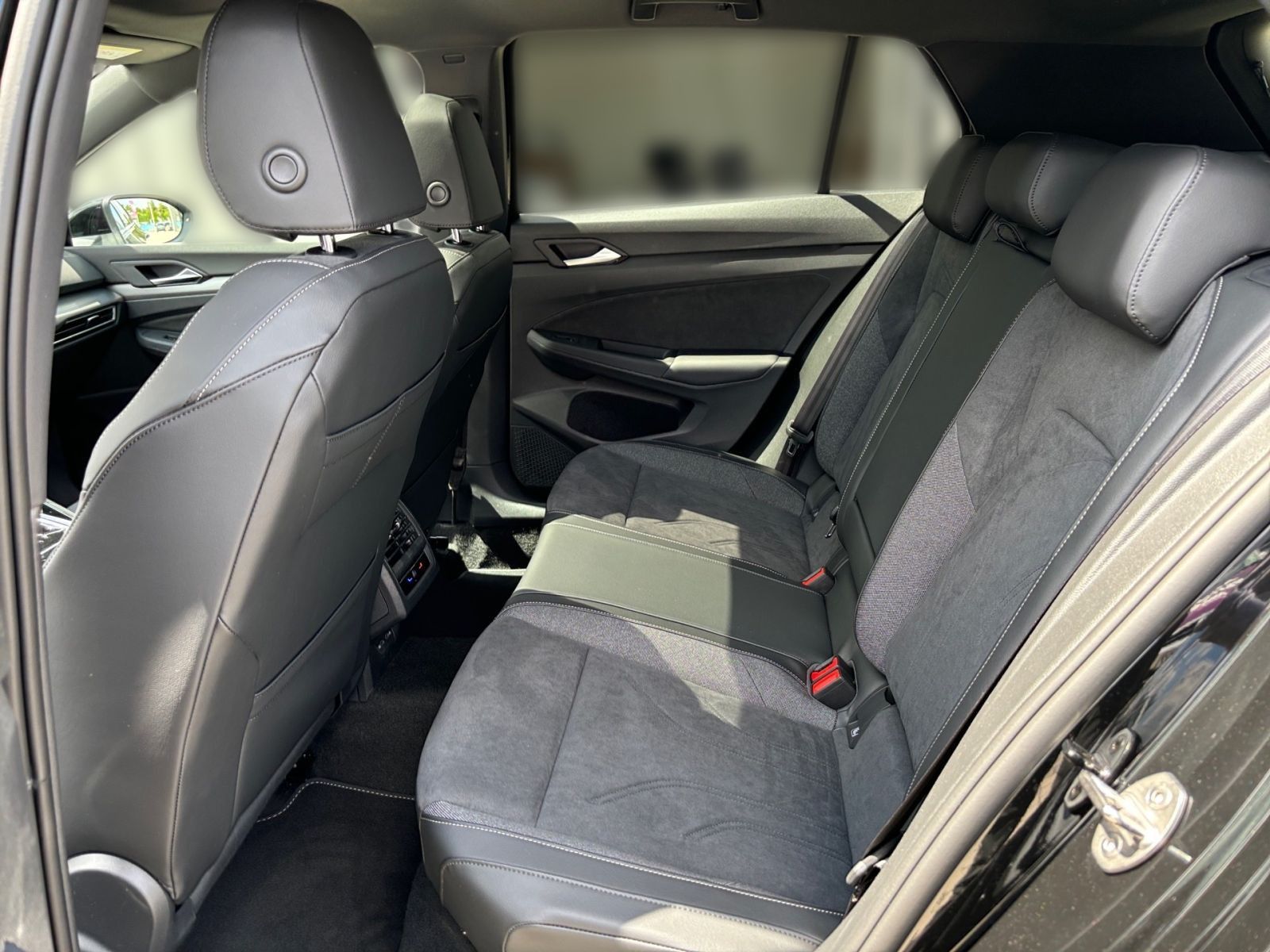 Fahrzeugabbildung Volkswagen Golf 1.5 eTSI Edition 50 DSG LED HeadUp Navi ACC