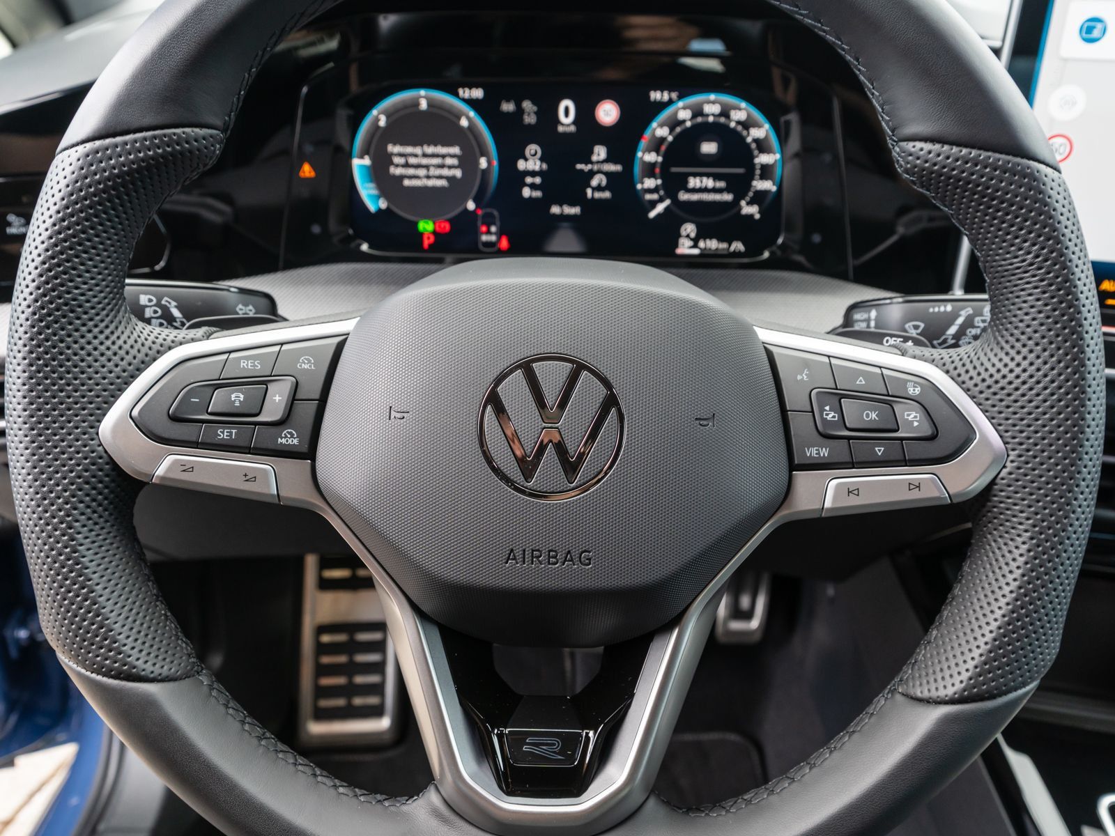 Fahrzeugabbildung Volkswagen Golf R-Line 2.0TDI DSG LED Nav RFK HUD Stdhz AHK