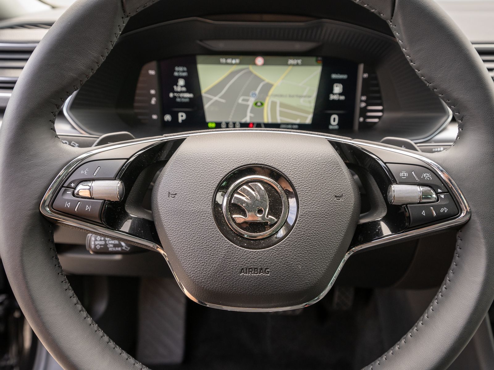 Fahrzeugabbildung SKODA Superb Combi Style 2,0 TDI DSG Navi Standhz AHK