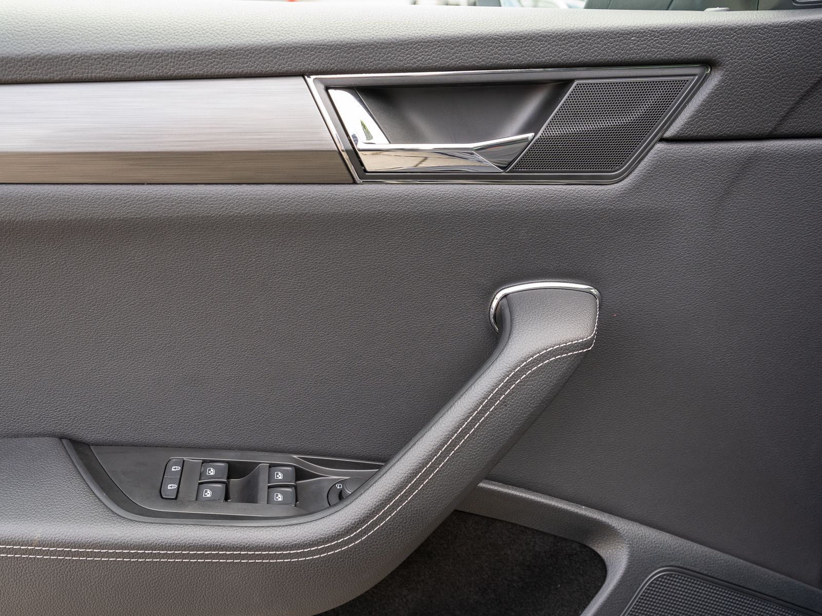 Fahrzeugabbildung SKODA Superb Combi Style 2,0 TDI DSG Navi Standhz AHK