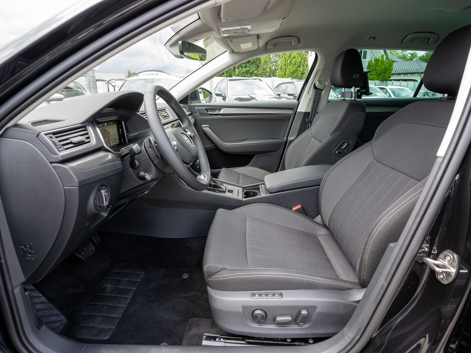 Fahrzeugabbildung SKODA Superb Combi Style 2,0 TDI DSG Navi Standhz AHK