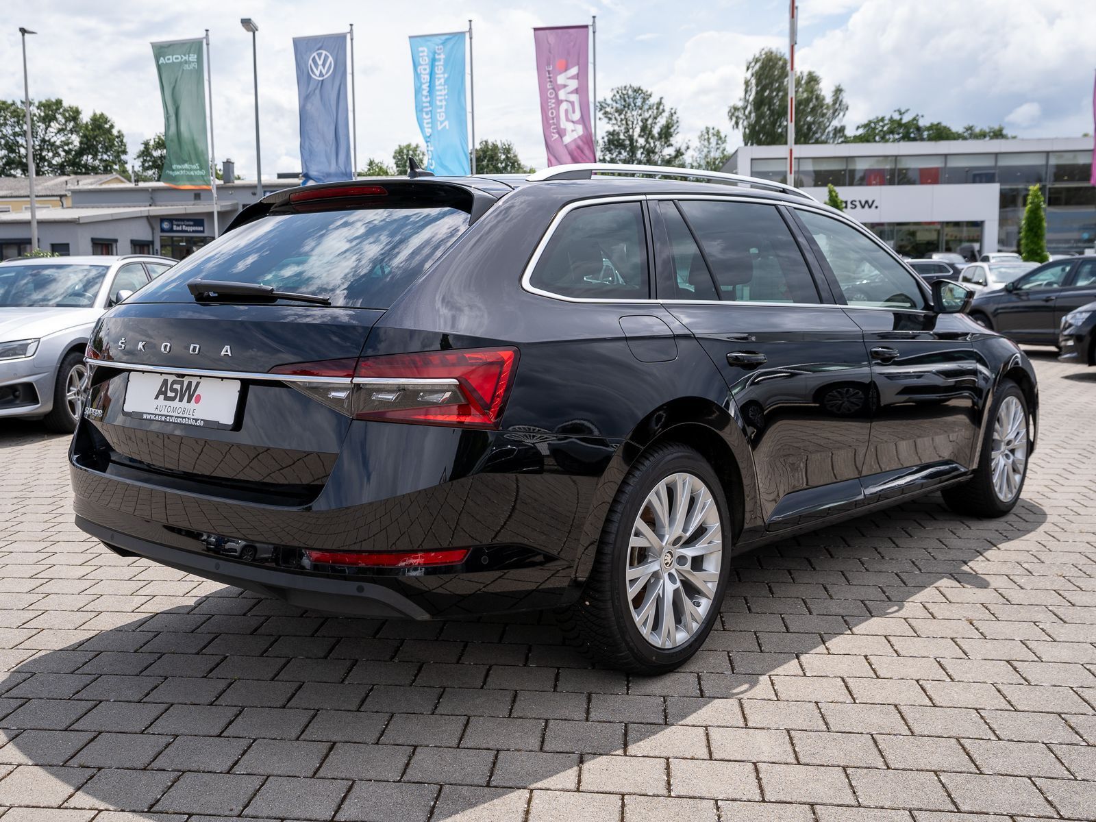 Fahrzeugabbildung SKODA Superb Combi Style 2,0 TDI DSG Navi Standhz AHK