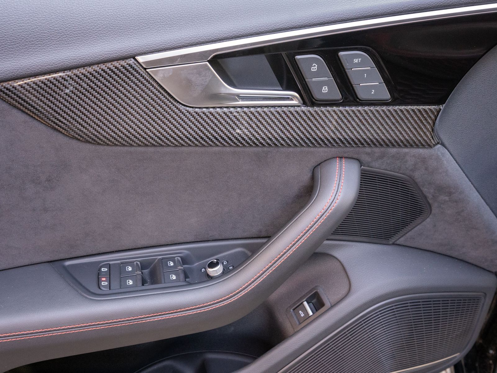 Fahrzeugabbildung Audi RS 4 Avant tiptronic 360° PANO B&O RS-AGA 280kmh