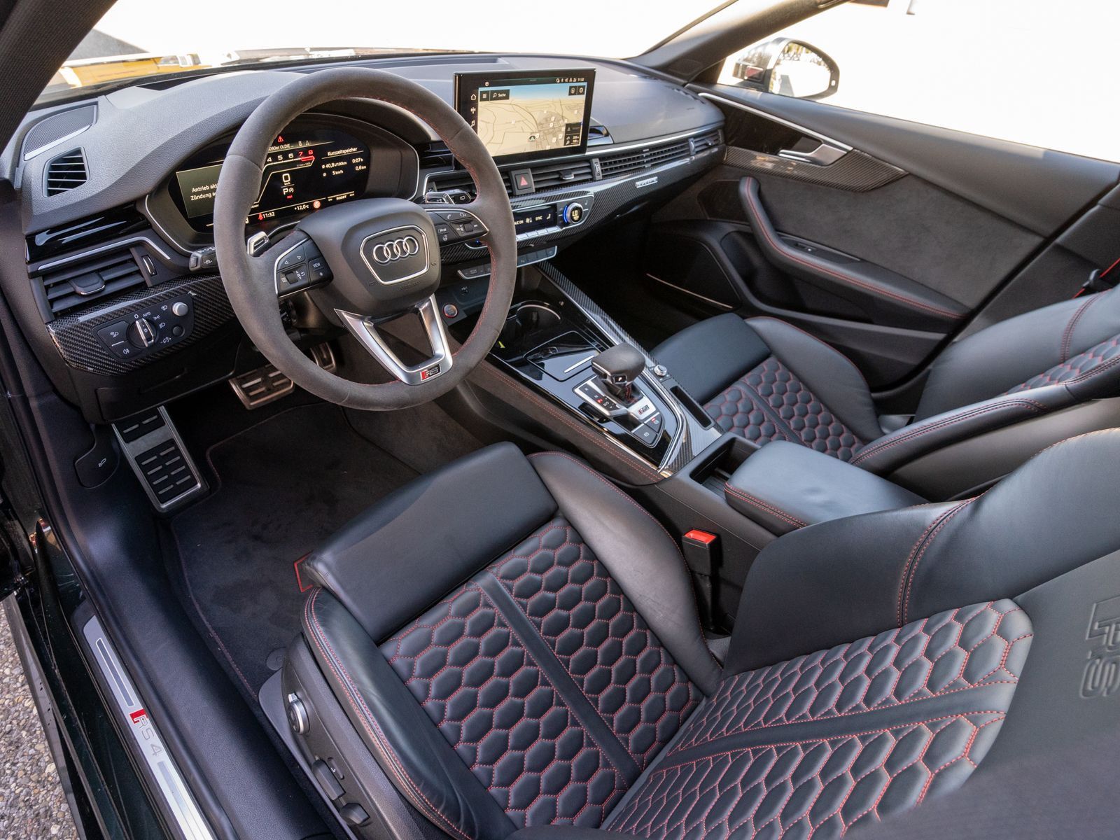 Fahrzeugabbildung Audi RS 4 Avant tiptronic 360° PANO B&O RS-AGA 280kmh