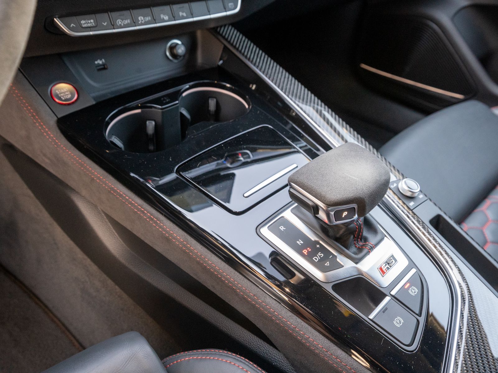 Fahrzeugabbildung Audi RS 4 Avant tiptronic 360° PANO B&O RS-AGA 280kmh