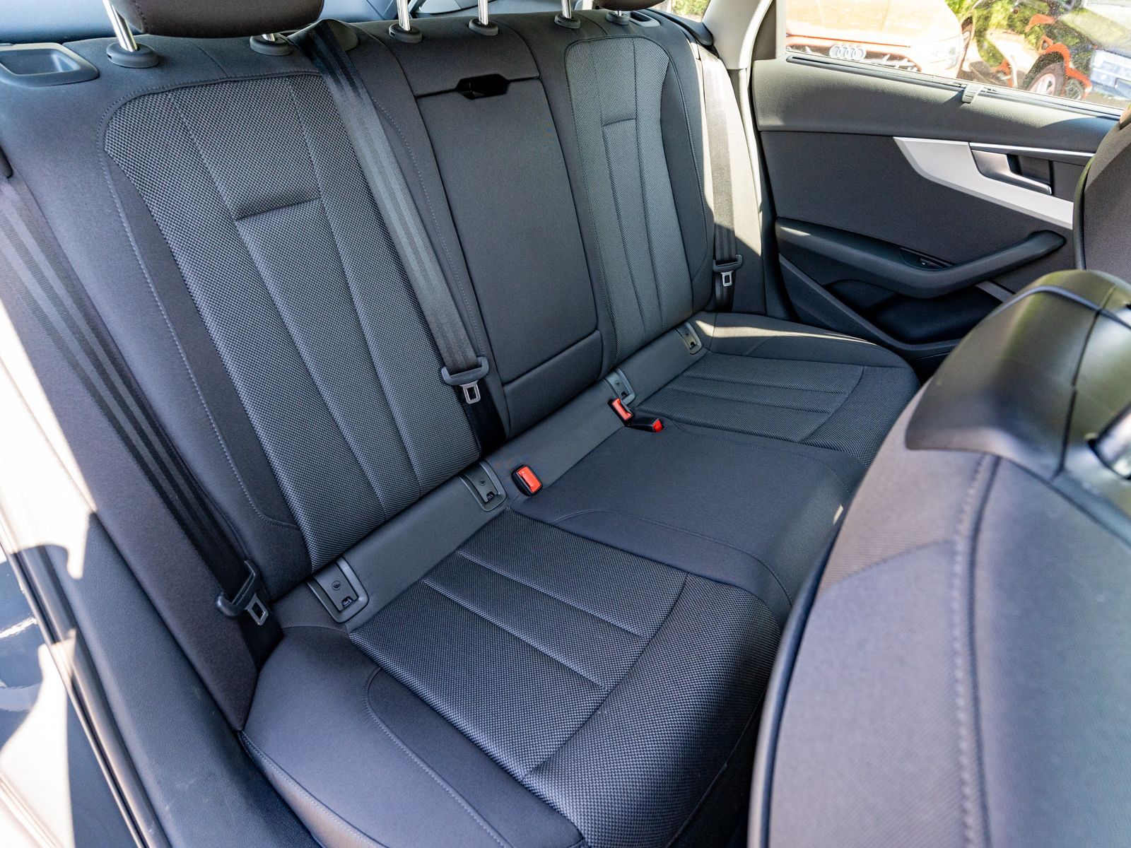 Fahrzeugabbildung Audi A4 Avant 35 TDI Stronic LED Navi RFK SHZ AHK