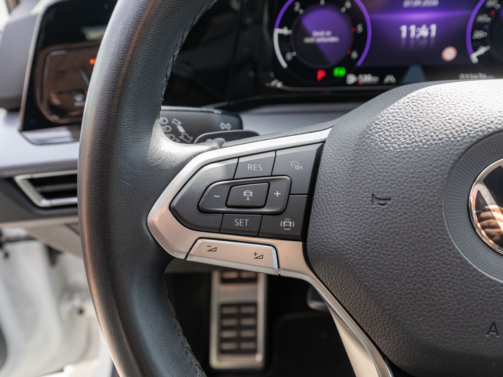 Fahrzeugabbildung Volkswagen Golf Active 2.0 TDI DSG LED Navi RFK ACC SHZ AHK