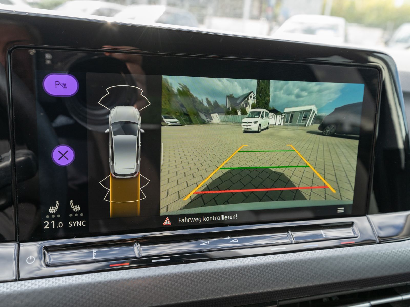Fahrzeugabbildung Volkswagen Golf Active 2.0 TDI DSG LED Navi RFK ACC SHZ AHK