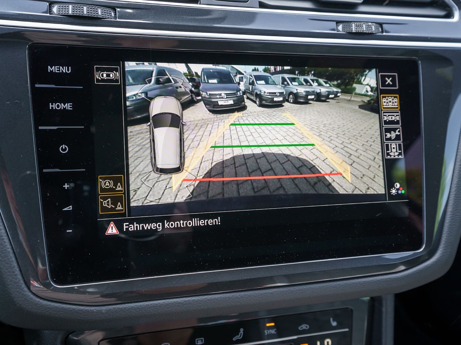 Fahrzeugabbildung Volkswagen Tiguan R-Line 2.0 TDI DSG LED NAVI RFK AHK PANO