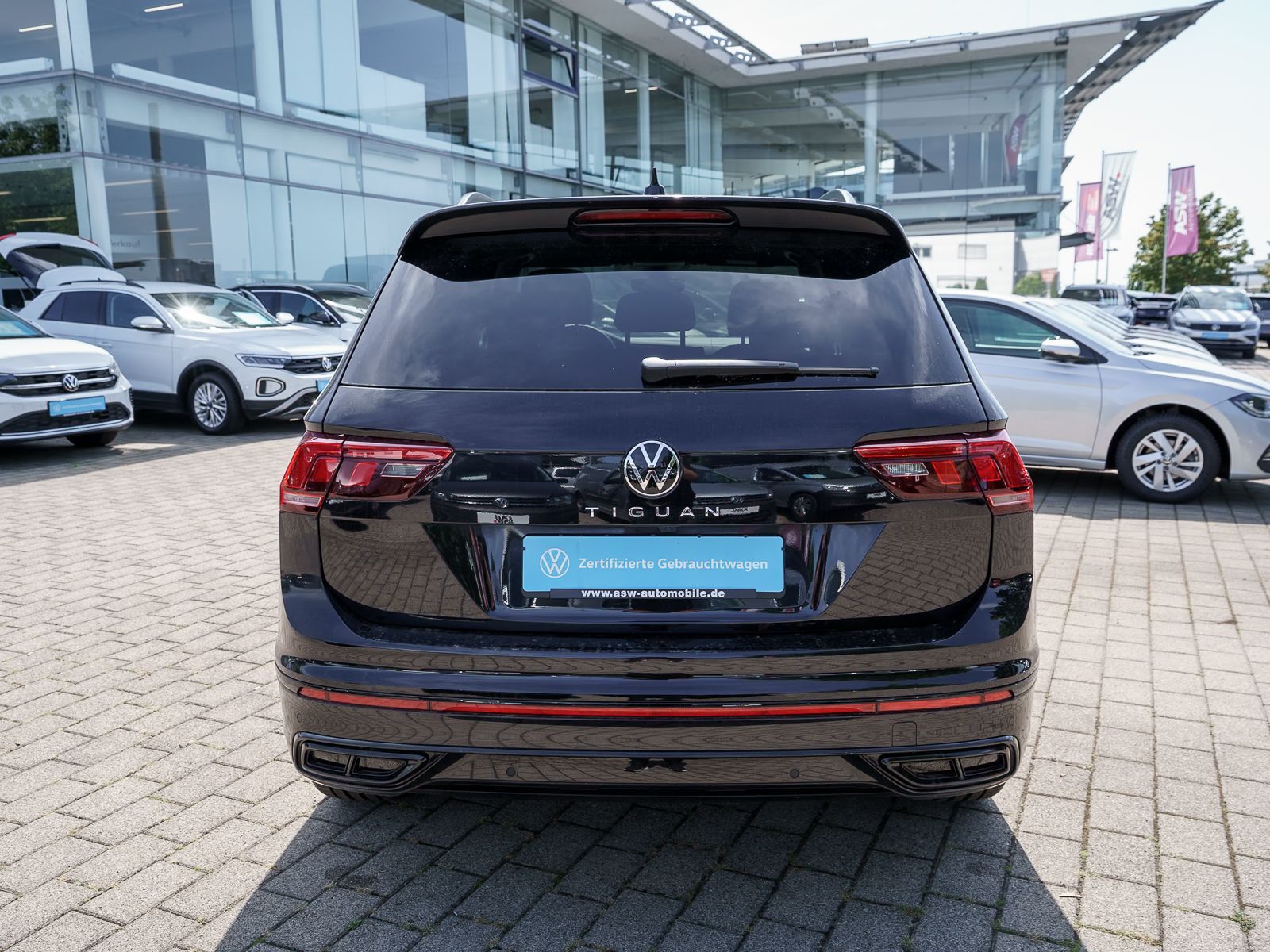 Fahrzeugabbildung Volkswagen Tiguan R-Line 2.0 TDI DSG LED NAVI RFK AHK PANO