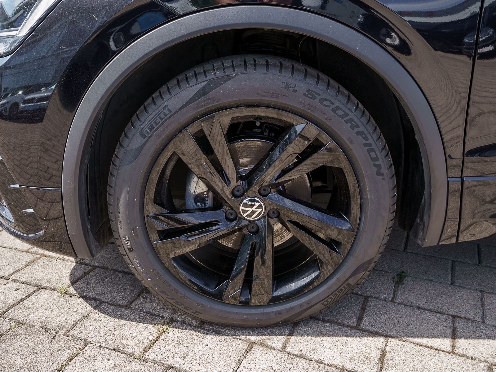 Fahrzeugabbildung Volkswagen Tiguan R-Line 2.0 TDI DSG LED NAVI RFK AHK PANO