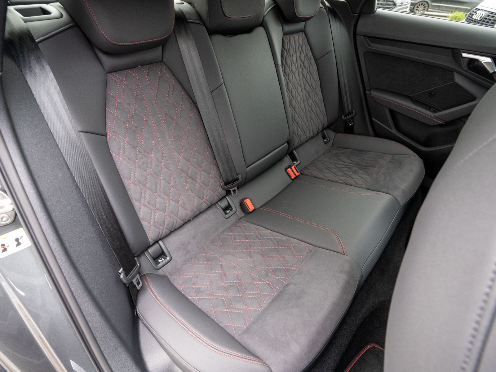 Fahrzeugabbildung Audi A3 Limousine S line 35 TDI S tronic LED B&O AHK