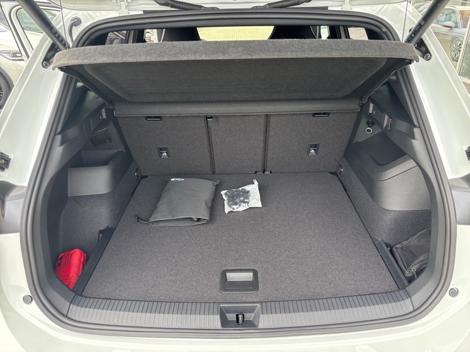 Fahrzeugabbildung Volkswagen Tiguan R-Line 2.0 TDI 4M DSG Head-Up 360°-Kamera