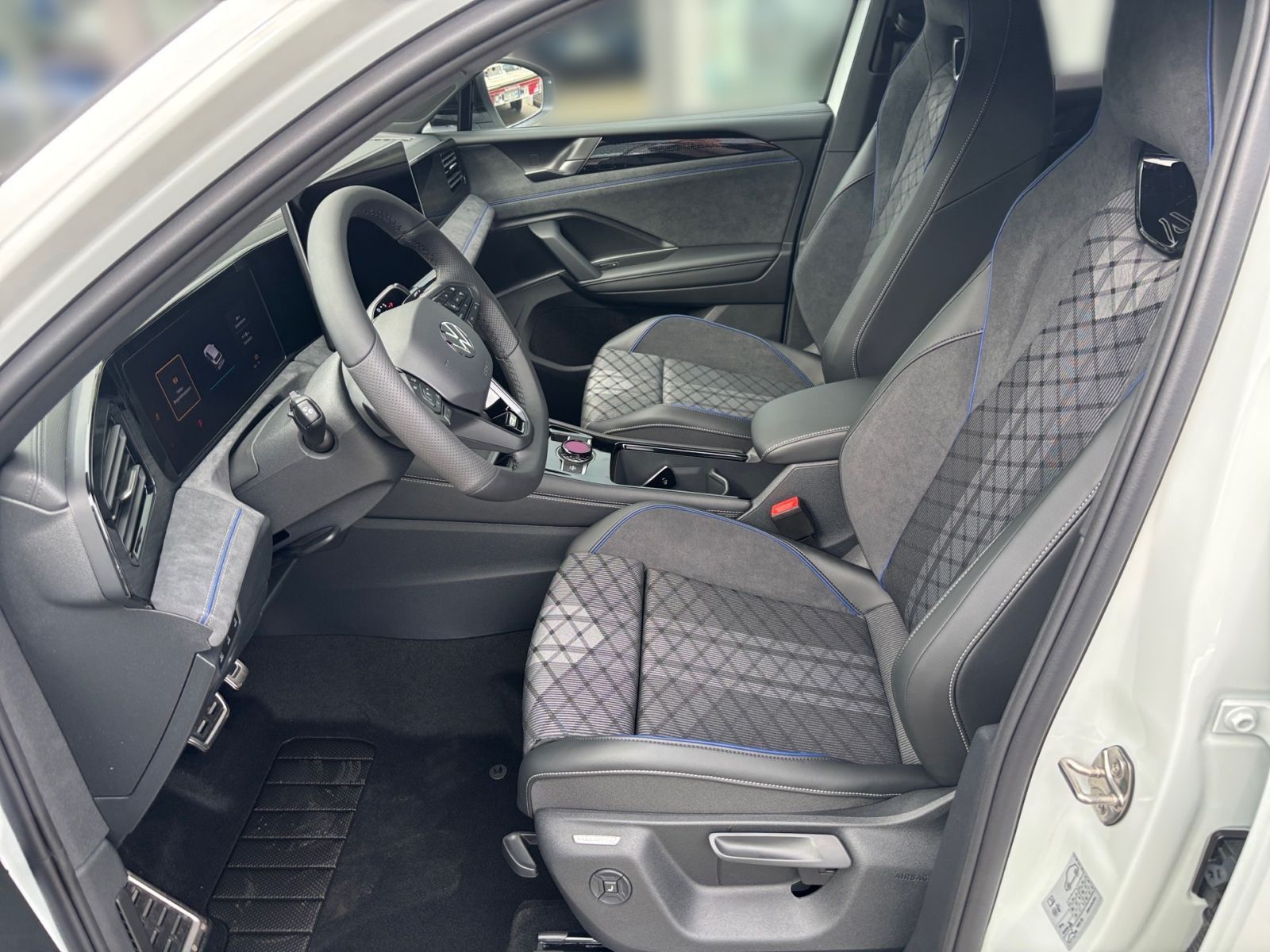 Fahrzeugabbildung Volkswagen Tiguan R-Line 2.0 TDI 4M DSG Head-Up 360°-Kamera