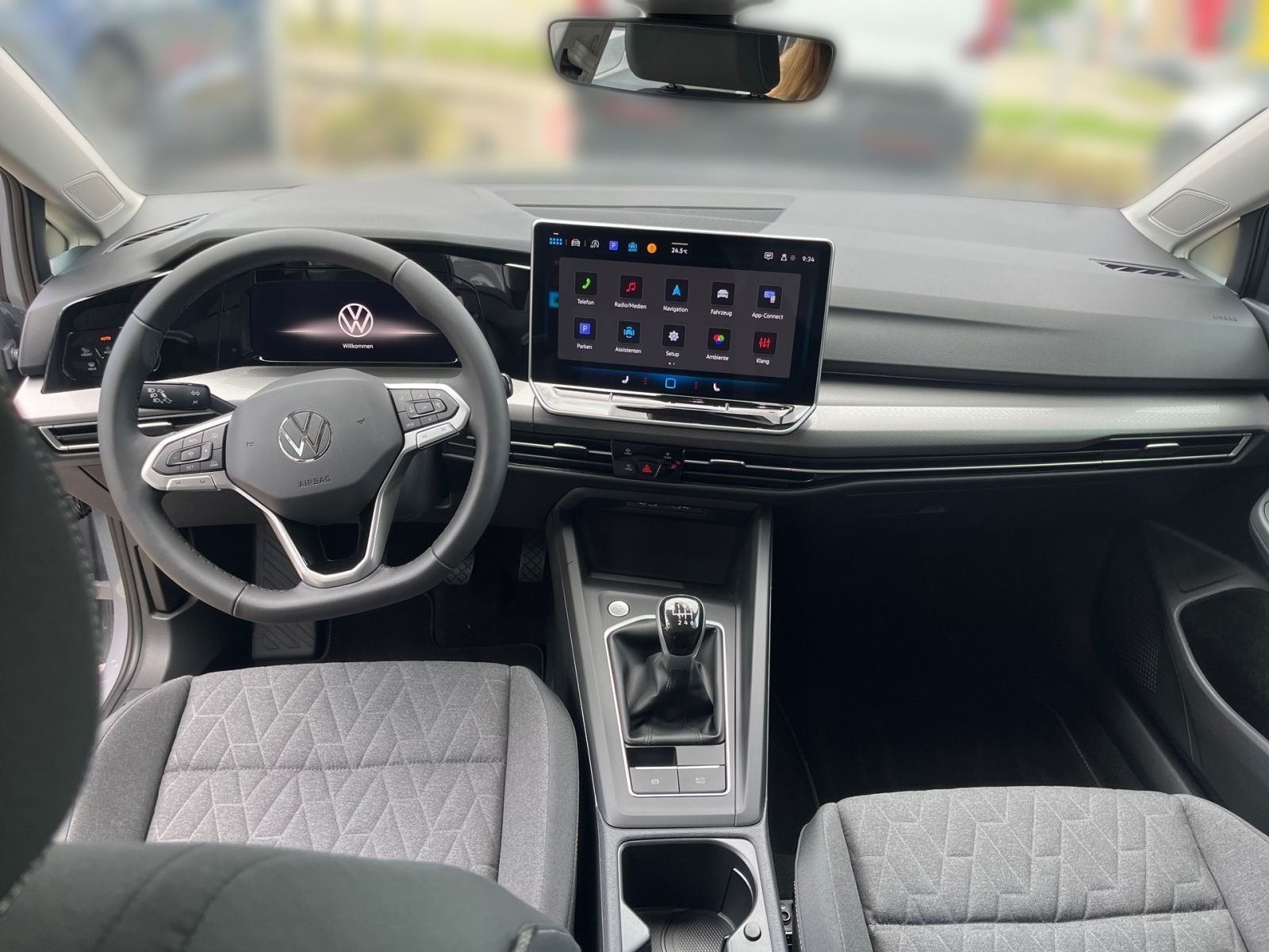 Fahrzeugabbildung Volkswagen Golf Var. Life 1,5 TSI AHK LED NAVI ACC SHZ GRA