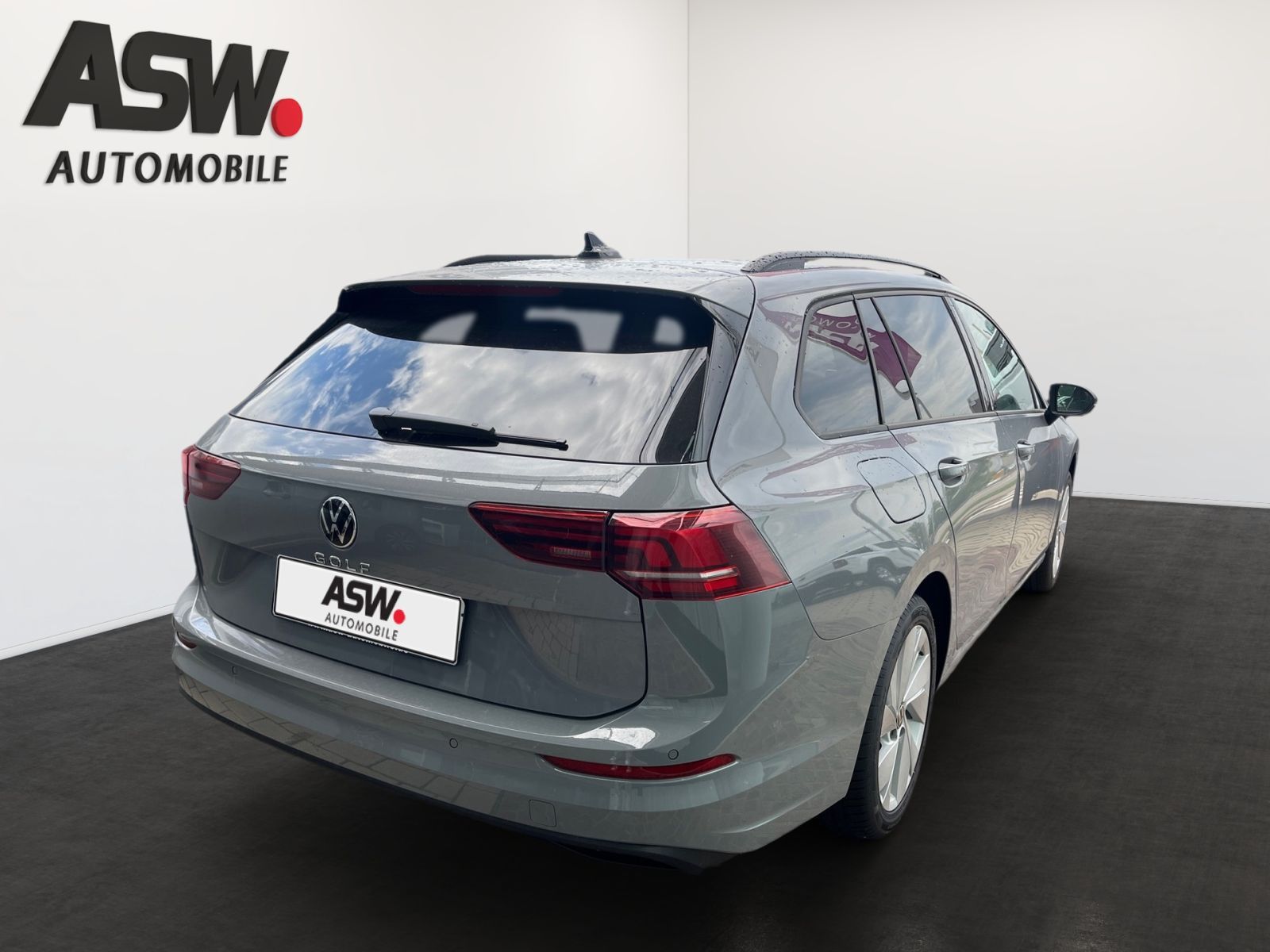 Fahrzeugabbildung Volkswagen Golf Var. Life 1,5 TSI AHK LED NAVI ACC SHZ GRA