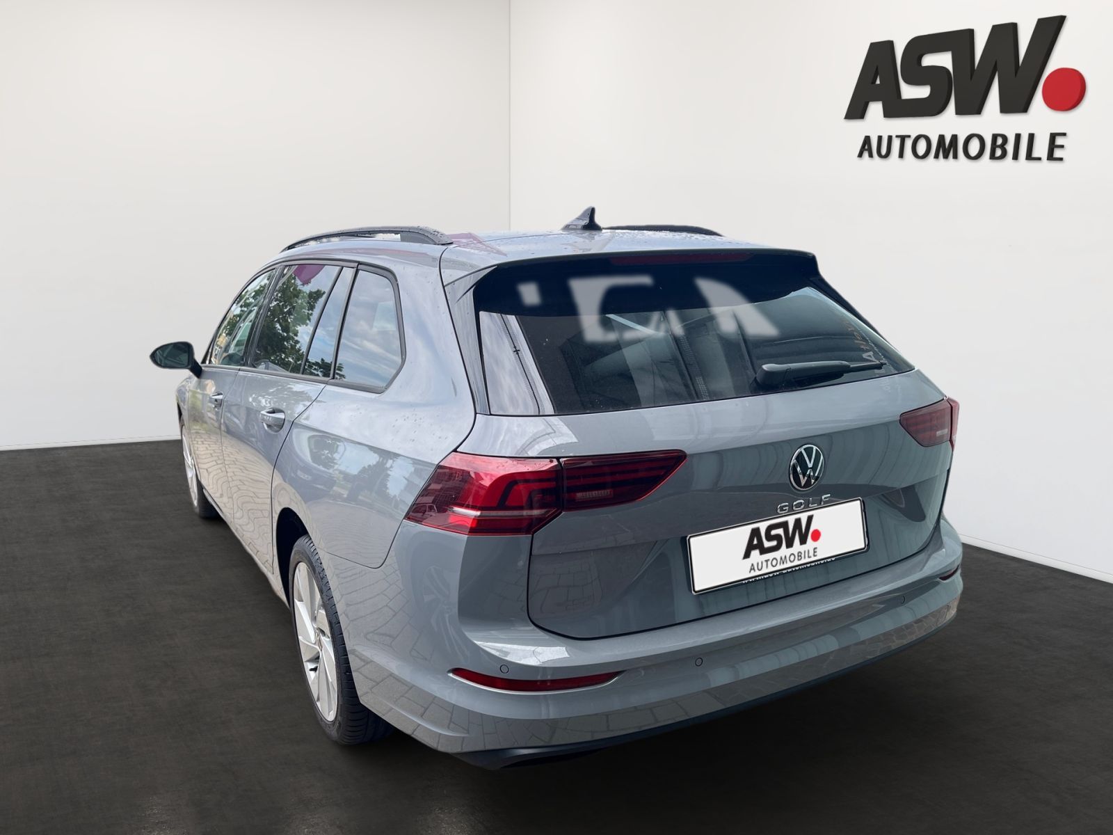 Fahrzeugabbildung Volkswagen Golf Var. Life 1,5 TSI AHK LED NAVI ACC SHZ GRA