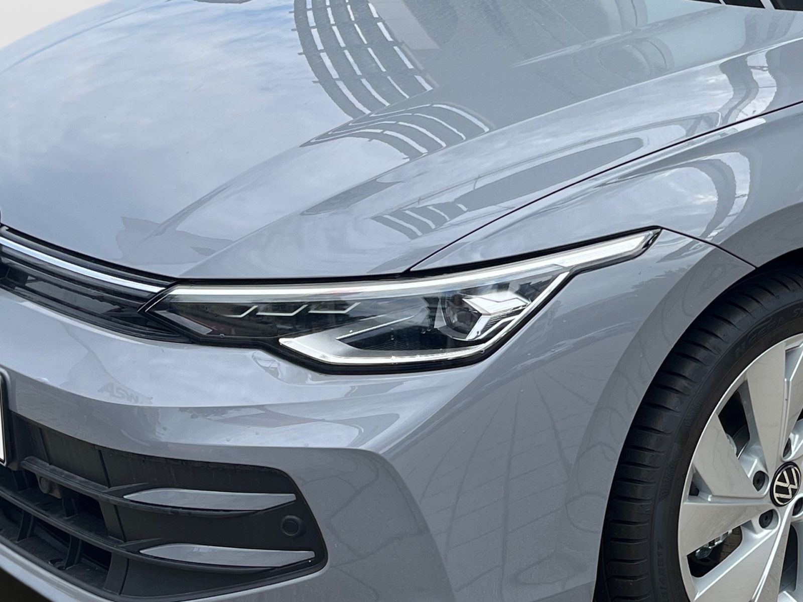 Fahrzeugabbildung Volkswagen Golf Var. Life 1,5 TSI AHK LED NAVI ACC SHZ GRA