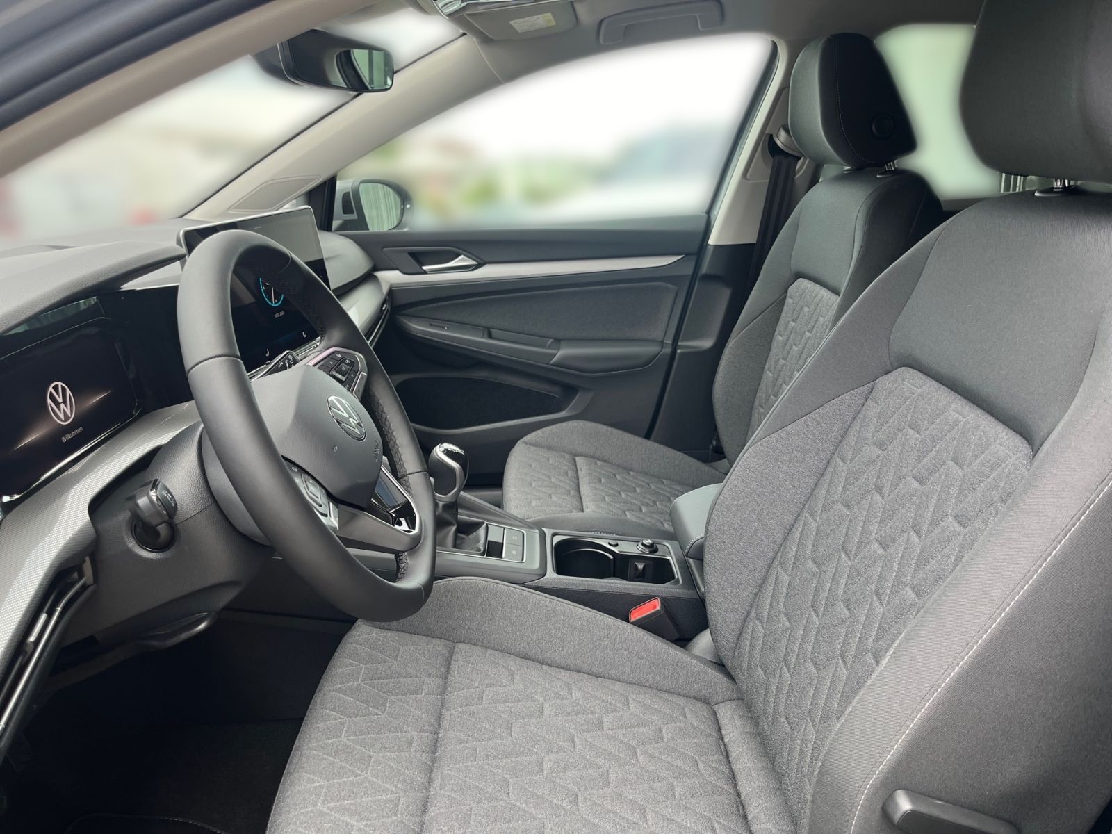 Fahrzeugabbildung Volkswagen Golf Var. Life 1,5 TSI AHK LED NAVI ACC SHZ GRA