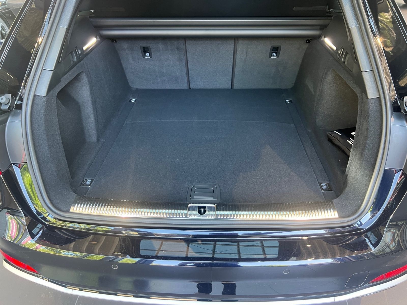 Fahrzeugabbildung Audi RS 4 Avant 331(450) kW(PS) tiptronic